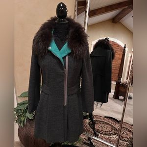 Size is 38 i wear medium so its fits me brand is Veeko